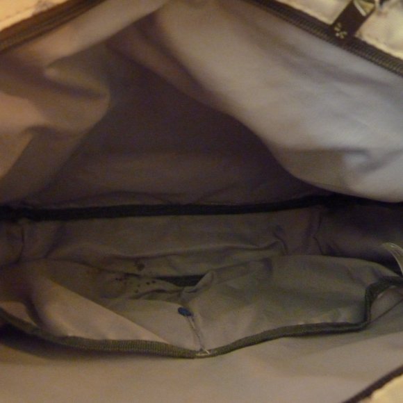 Skip Hop Diaper Bag w/Shoulder Strap & TWO What to Expect Books - Picture 6 of 10